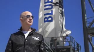 Jeff Bezos şi membrii echipajului său se pregătesc pentru zborul spaţial inaugural al Blue Origin