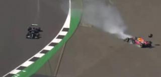 Accident spectaculos în primul tur al MP al Marii Britanii între Verstappen şi Hamilton. Liderul a abandonat - VIDEO