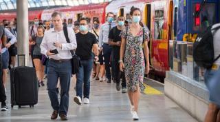 Franţa a intrat oficial în valul patru al pandemiei