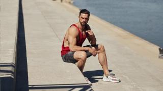 Pantalonii scurți pot fi considerați cele mai adecvate articole de îmbrăcăminte pentru bărbați în zilele călduroase de vară