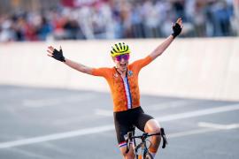 S-a bucurat ca un copil crezând că a câştigat "aurul" la ciclism. De fapt, a fost cu 15 secunde în spatele liderului şi a izbucnit în lacrimi când a primit medalia de argint