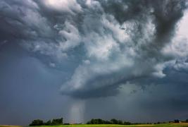 Un băiat de 15 ani și un bărbat de 45 de ani au fost loviți de fulger, în zona Pasului Ciumârna, județul Suceava