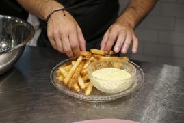 Cei mai scumpi cartofi prăjiţi din lume costă 200 de dolari porţia. Reţeta cuprinde şampanie, trufe, dar şi aur de 23 de carate