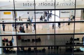 Pasagerii care sosesc și pleacă de la aeroportul Heathrow
