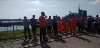 Protest la sediu ARSVOM după ce ministrul Transporturilor a anunţat desfiinţarea instituţiei. Liderul de sindicat nu vrea trecerea în subordinea ISU