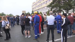 Proteste la Petromidia, în urma exploziei. Salariații au cerut condiţii mai bune şi salarii proporţionale cu riscurile la care se expun