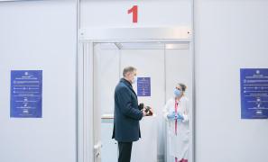 Iohannis, despre creșterea cazurilor cu varianta Delta: Nu cred că măsurile restrictive trebuie impuse acum, dar vaccinarea da