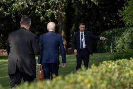Imaginile cu Joe Biden când ignoră indicațiile unui agent Secret Service