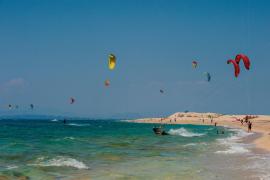 O barcă cu 18 persoane s-a scufundat în Marea Egee, Grecia. Amplă operațiune de căutare și salvare