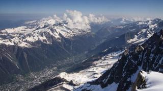 Fetita s-a dezechilibrat şi a căzut