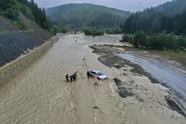 Cel puţin 44 de oameni au murit în urma inundaţiilor devastatoare din Turcia. Căutările celor dispăruţi continuă