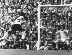 Gerd Muller, legendă a fotbalului german, a încetat din viaţă. Fostul mare atacant suferea de Alzheimer