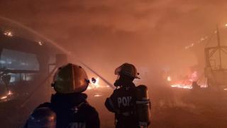 Incendiu la o hală de producție a polistirenului, mesaj Ro-Alert pentru degajarea de fum