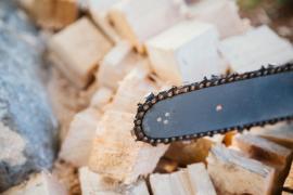 Există pericolul apariţiei unor accidentări grave, în cazul în care nu folosiţi drujba în mod corespunzător