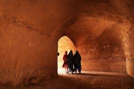 Femei cu hijab în Afganistan