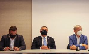 Ministrul Cercetării a aţipit de mai multe ori în timpul unei conferinţe de presă