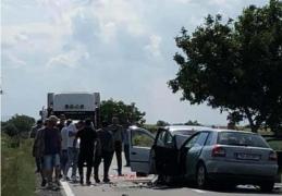 Două maşini s-au ciocnit violent pe raza localităţii Mişca