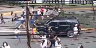 Agitaţie pe străzile din Manila: mii de oameni au luat cu asalt centrele de vaccinare înainte ca oraşul să intre din nou în carantină - VIDEO