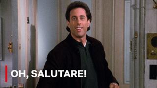 Jerry Seinfeld, instantaneu din serial, în timp ce salută