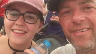 Adolescenta a fost văzută ultima dată în iulie anul trecut, când tatăl vitreg ar fi luat-o cu maşina de la bunicii ei