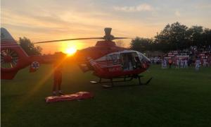La un pas de tragedie, în liga a treia: un portar a fost lovit cu piciorul în faţă şi şi-a pierdut cunoştinţa. Arbitrul a ţinut elicopterul SMURD în aer