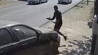 Reglare de conturi dusă la extrem, în Brăila. Bărbatul care a spulberat intenţionat cu maşina un tânăr a fost reţinut