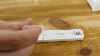 Cei mai mulţi bolnavi de Covid din ultimele două săptămâni sunt cei reveniţi din concedii. Analiză realizată o importantă clinică din România