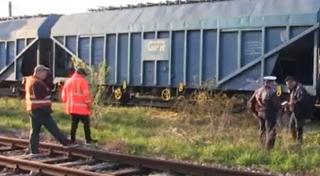 Copil electrocutat în gara din Deva, după ce ar fi încercat să sără pe vagoane. Adolescentul de 14 ani va fi adus în Bucureşti