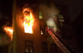 Un copil a murit în chinuri groaznice, captiv în locuinţa cuprinsă de flăcări