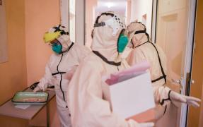 Două tinere, de 22 şi 26 de ani, au murit de COVID-19 în România, în ultimele 24 de ore