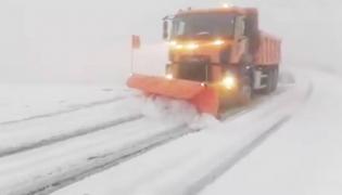 Ninge de ore bune pe Transfăgărăşan. Se deszăpezește între Bâlea Cascadă și Bâlea Lac, circulația este în continuare deschisă