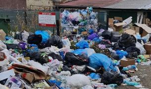 Oamenii sunt nemulţumiţi de munţii de gunoaie din Lipova