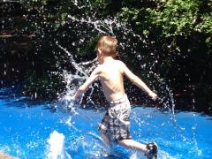 Un băiețel a murit după ce s-a infectat cu o amibă care afectează creierul, la un loc de joacă din Texas