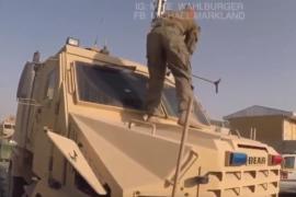 Soldaţii americani distrug maşinile armatei, înainte de retragerea din Afganistan