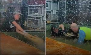 Antrenoare atacată de un aligator care a înhățat-o de braţ, în faţa unui grup de copii