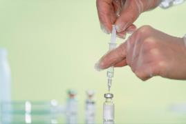 Italia începe vaccinarea populaţiei cu a treia doză anti-COVID