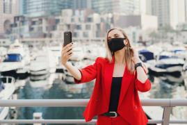 Persoanele care râd pe internet de măsurile anti-COVID riscă închisoarea în Emiratele Arabe Unite