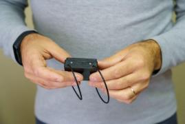 Proiectul privind implementarea brăţării electronice pentru agresori, adoptat de Guvern. ”Bode cumpără brăţări doar pentru 1 din 4 agresori”