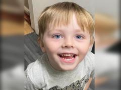 ”Vise dulci, ne vom revedea!” Un tată din Anglia își plânge fiul de 5 ani găsit mort în casă în seara de Revelion