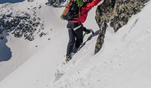 alpinist pe un versant