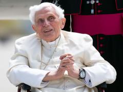 Fostul papă Benedict al XVI-lea, acuzat că a știut și nu a făcut nimic să oprească abuzurile sexuale asupra unor copii, pe când era arhiepiscop de München