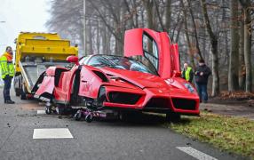 Ferrari Enzo distrus