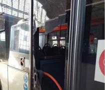 "Pedeapsa" pentru şoferii care au spart greva STB. Colegii au spart geamurile autobuzelor şi tramvaielor care au ieşit pe linii