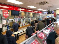 Cadavrul unui bărbat adus la poştă pentru a i se încasa pensia. Irlandezul murise de doar trei ore