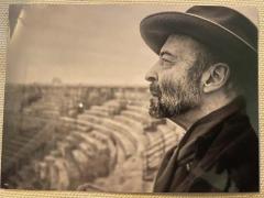 Un fotograf a murit după ce a agonizat şase ore în mijlocul străzii şi niciun trecător nu l-a ajutat. Un om al străzii a chemat ajutoare, dar a fost prea târziiu