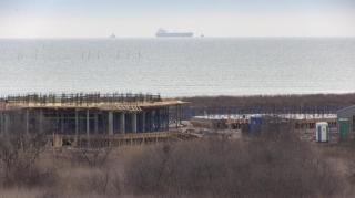 Ne luam adio de la sălbatica plajă Corbu. Colțul de rai de la malul Mării Negre, invadat de vile