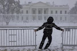 Furtună de zăpadă puternică în SUA. Peste jumătate de milion de oameni au rămas fără curent. Biden a așteptat 30 de minute în avion