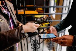 La ce oră se închid magazinele de sâmbătă. Noi restricţii în valul 5 de Covid