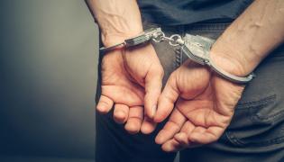 Bărbatul a fost reţinut de poliţie