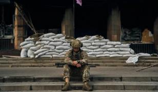 „Nu cred că aș putea să-l împușc. Cine și-ar putea ucide propriul tată?”, spune Artur